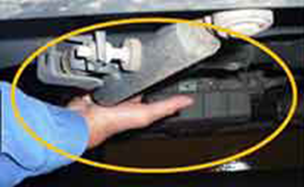 油圧オイルの配管部分の取付・漏れの確認